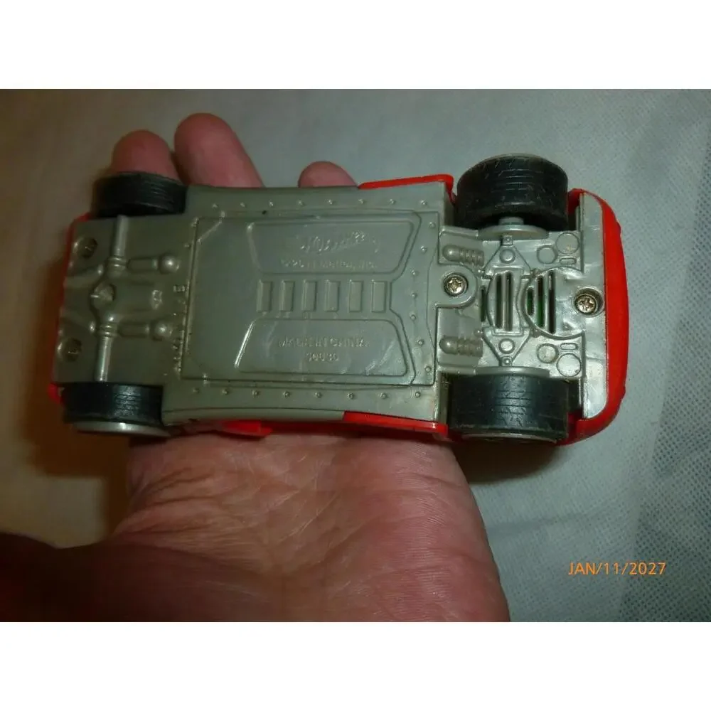Hot Wheels Diecast Car‎ Excellent Spine Buster Red 1/32 Scale Collectible
